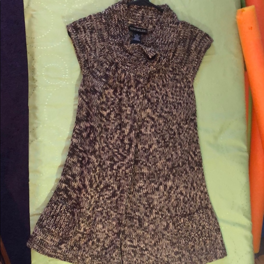 Jrs Women’s Sleeveless Sweater Tunic Tomfoolery M